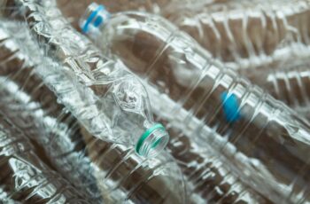 How long can I use a PET plastic bottle?